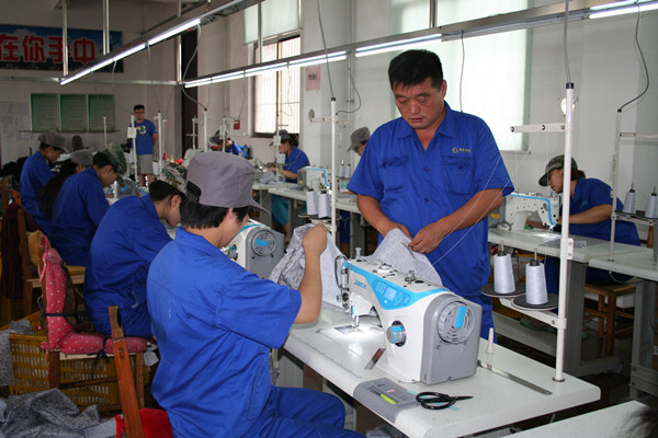 多种经营公司新开发外贸出口防晒服加工提升发展新优势 (2)_副本.jpg
