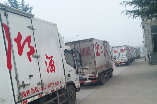 微山湖酒业齐心协力保春节供应 (1).jpg