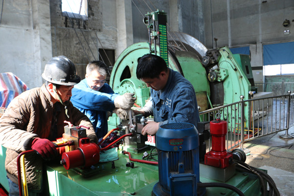 欢城煤矿认真执行新《煤矿安全规程》标准保安全 (1)_副本.jpg