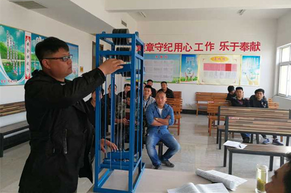 永胜煤矿机电“督导”争创“精品工程” (3)_副本.jpg