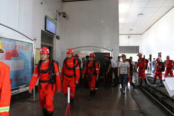 2欢城煤矿开展2017年汛期停产撤人演练 (2)_副本.jpg