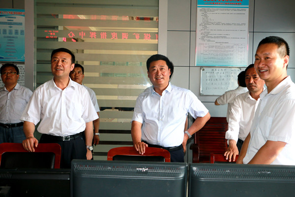 2泗河煤矿开展水灾应急演练 (3)_副本.jpg