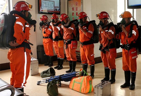 3泗河煤矿开展水灾应急演练 (1)_副本.jpg