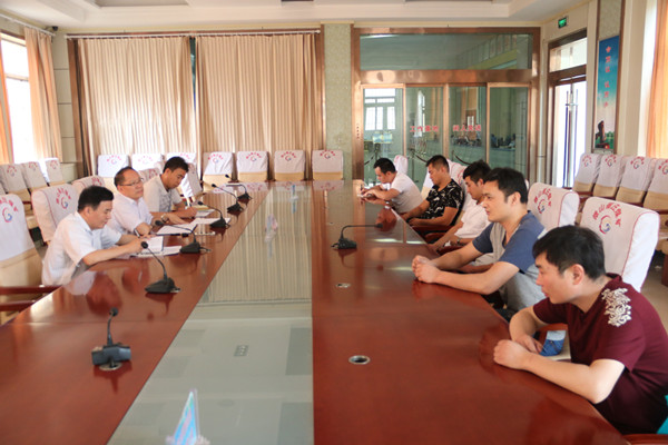 崔庄煤矿开展干部党员违章集中约谈活动 (1)_副本.jpg