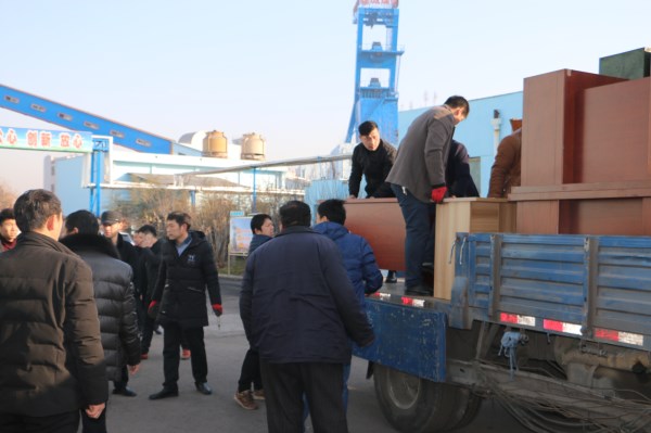 欢城煤矿安装工区干部职工奔赴永胜煤矿 (1).JPG