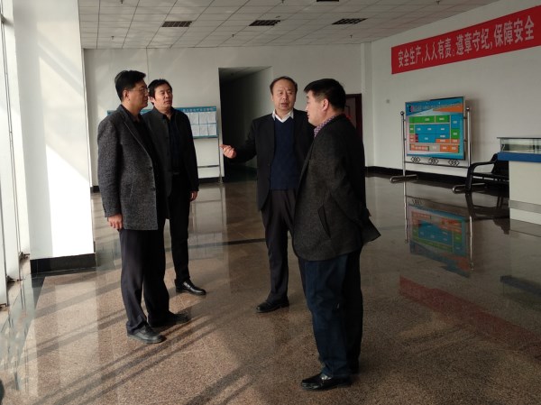 集团公司总经理贾凤君到微山湖电子公司调研 (1).jpg