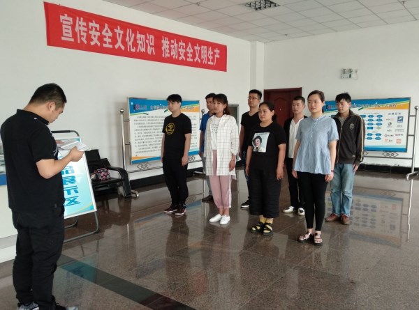 微山湖电子公司班会前十分钟学规定促工作 (1).jpg